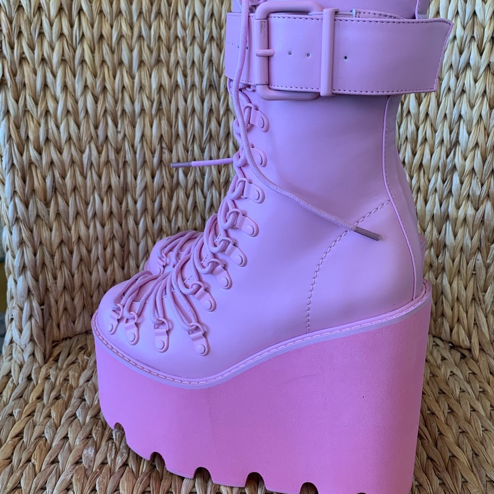 New Sugar Thrillz x Dolls Kill Pink Traitor Boot - Picture 5 of 8